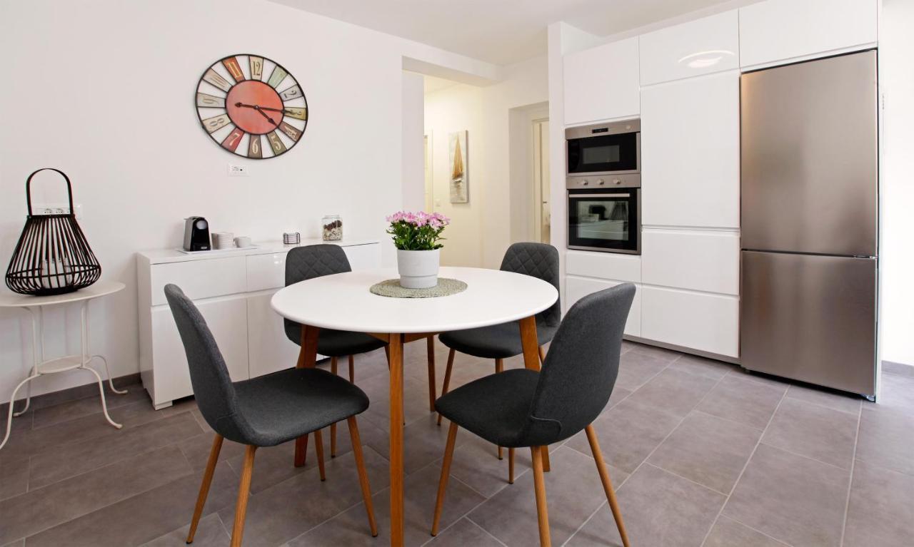 Santa Cruz Apartments Supetar Dış mekan fotoğraf
