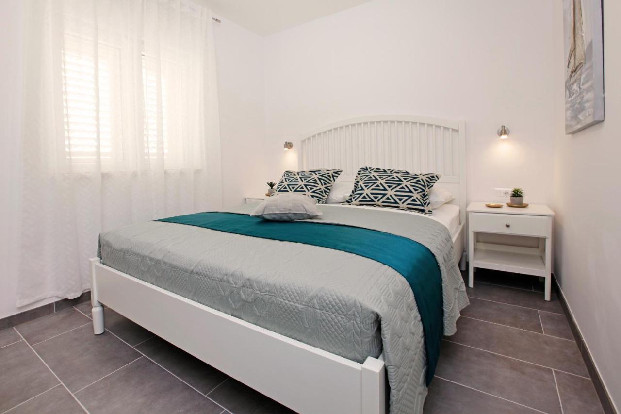 Santa Cruz Apartments Supetar Dış mekan fotoğraf